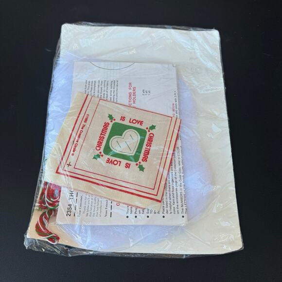 The Creative Circle 2354 Christmas Embroidery Kit Ornaments Fridge Magnets 1989 - Picture 4 of 6